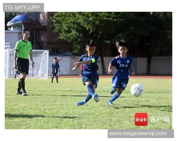 足球明星在绿茵场上挥洒汗水的精彩瞬间与技艺展示